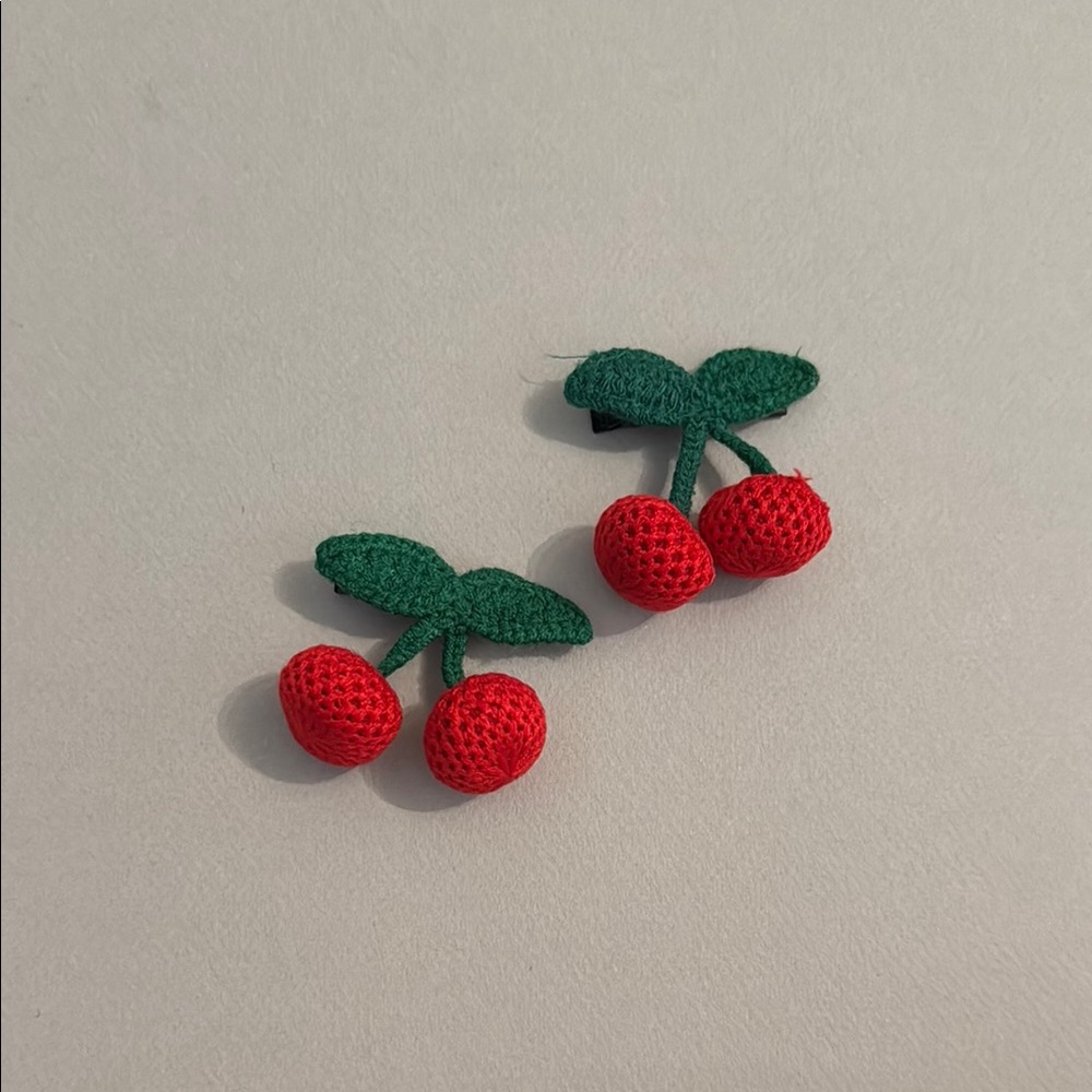 Cherry Shaped hair clip M469